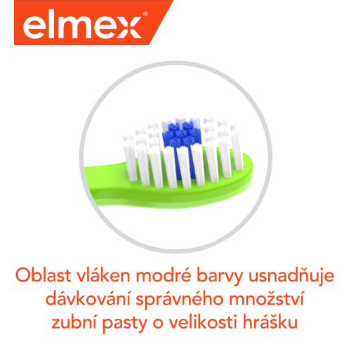 Zelený zubní kartáček s modrými vlákny naznačující množství pasty velikosti hrášku.